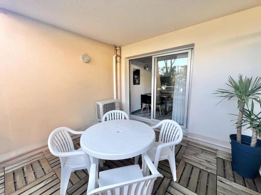 Appartement Port De Hyeres 4 Personnes Extérieur photo
