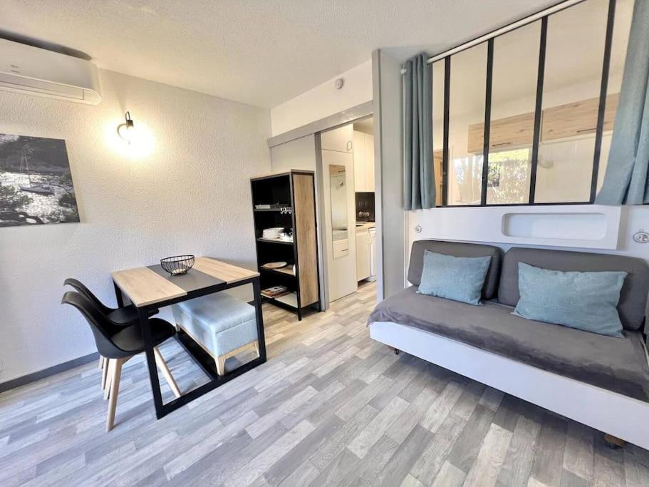 Appartement Port De Hyeres 4 Personnes Extérieur photo